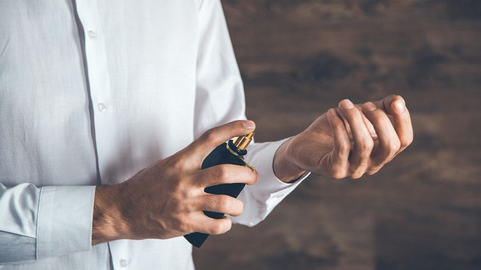 8 Tips Memakai Parfum yang Benar agar Wanginya Tahan Lama
